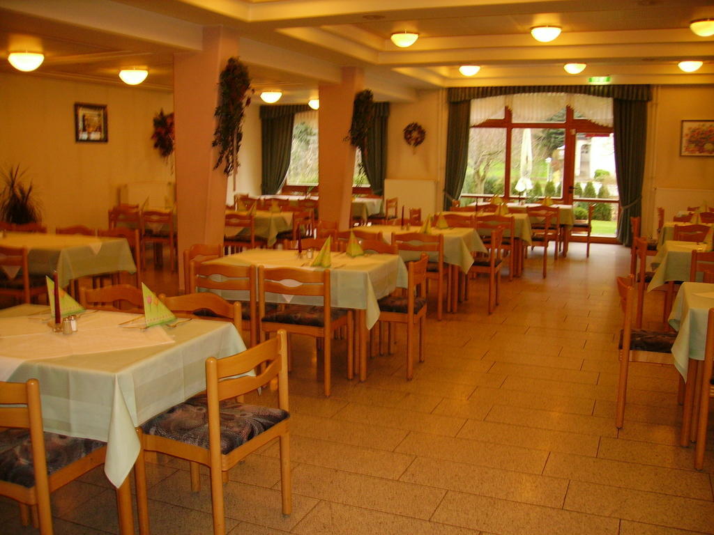 Hotel Zur Erholung Brochthausen Εξωτερικό φωτογραφία